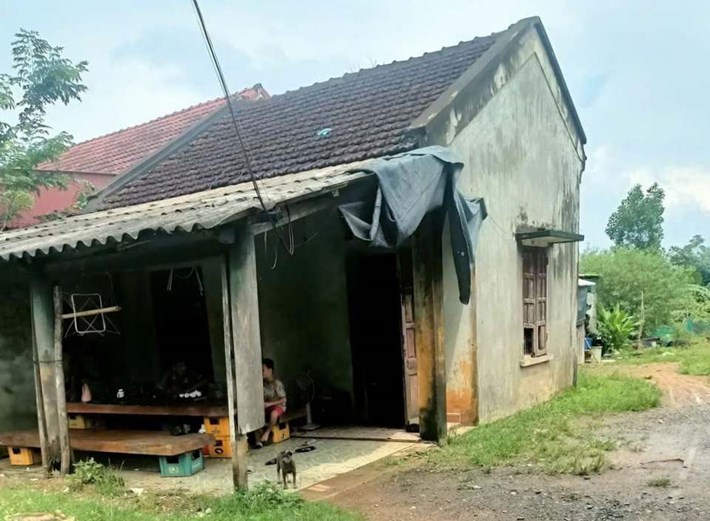 The small house bears many griefs of Mr. Phanh's family. Photo: Family provided