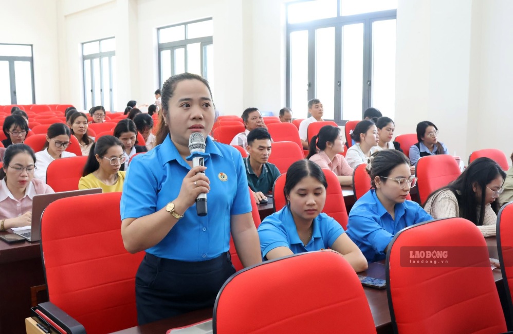 Cán bộ Công đoàn trao đổi nghiệp vụ tại buổi tập huấn. Ảnh: Quốc Chinh