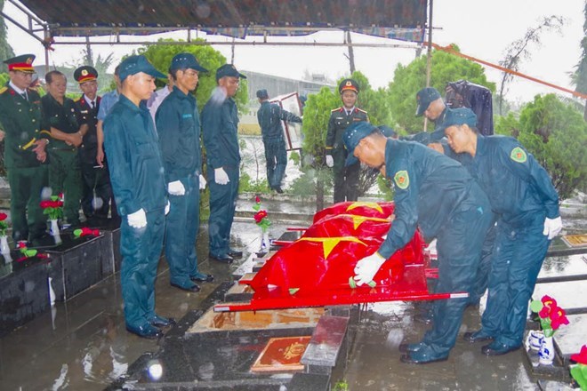 Từ ngày 1.10.2026, mức hỗ trợ một lần kinh phí xây mộ liệt sĩ đối với hài cốt liệt sĩ an táng ngoài nghĩa trang liệt sĩ là 10 triệu đồng/mộ. Ảnh: Huy Bắc - Bộ CHQS tỉnh Gia Lai.