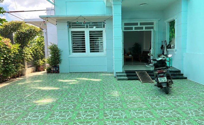 Ngôi nhà của chị Dương Cẩm Hường được sửa chữa với 50 triệu đồng, trong đó có 30 triệu từ nguồn tiền Quỹ hỗ trợ cho mượn sửa nhà dột nội bộ và 20 triệu đồng tiết kiệm, vay mượn. Ảnh: Nhân vật cung cấp, chụp ngày 21.9.2026