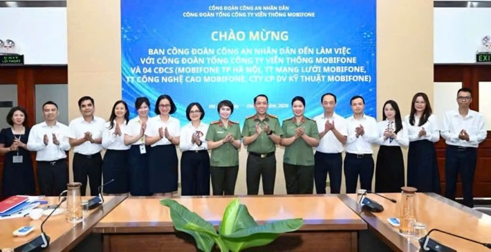 Đoàn công tác của Ban Công đoàn Công an nhân dân vừa làm việc với Công đoàn Tổng Công ty Viễn thông MobiFone và 4 công đoàn cơ sở trực thuộc khu vực Hà Nội. Ảnh: Công đoàn Công an nhân dân