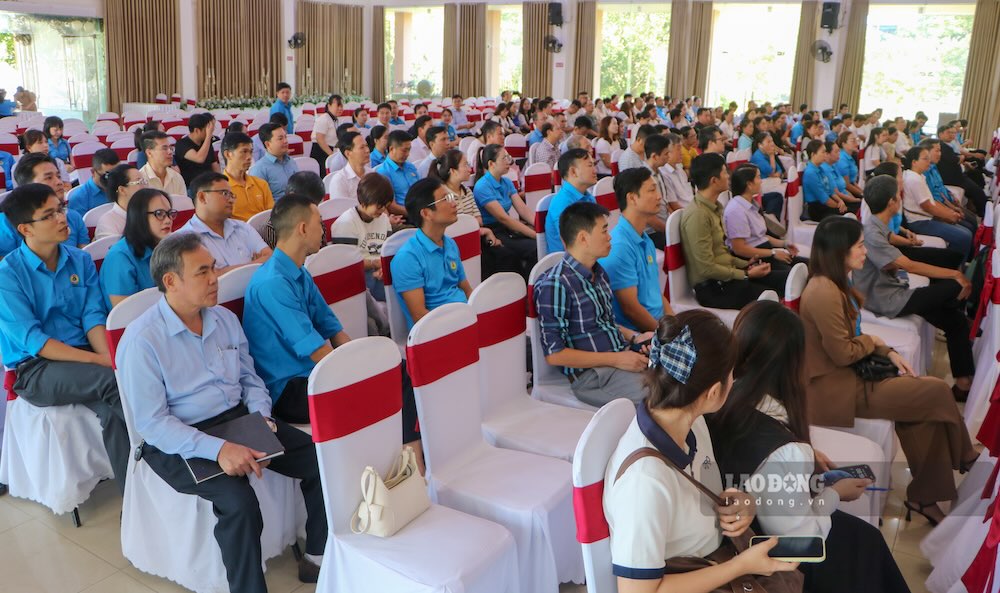300 cán bộ Công đoàn các cấp tham dự hội nghị tập huấn nghiệp vụ, kỹ năng hoạt động Công đoàn năm 2026 tại TP Huế. Ảnh: Nguyễn Luân