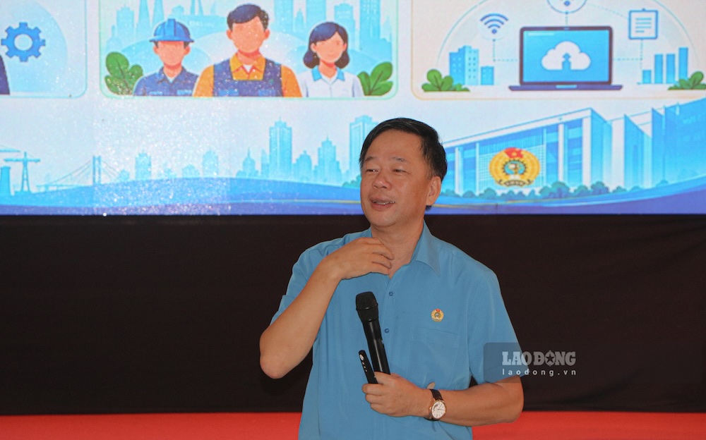 Ông Tống Văn Băng trực tiếp giải đáp, trao đổi những vấn đề thực tiễn trong hoạt động Công đoàn. Ảnh: Nguyễn Luân