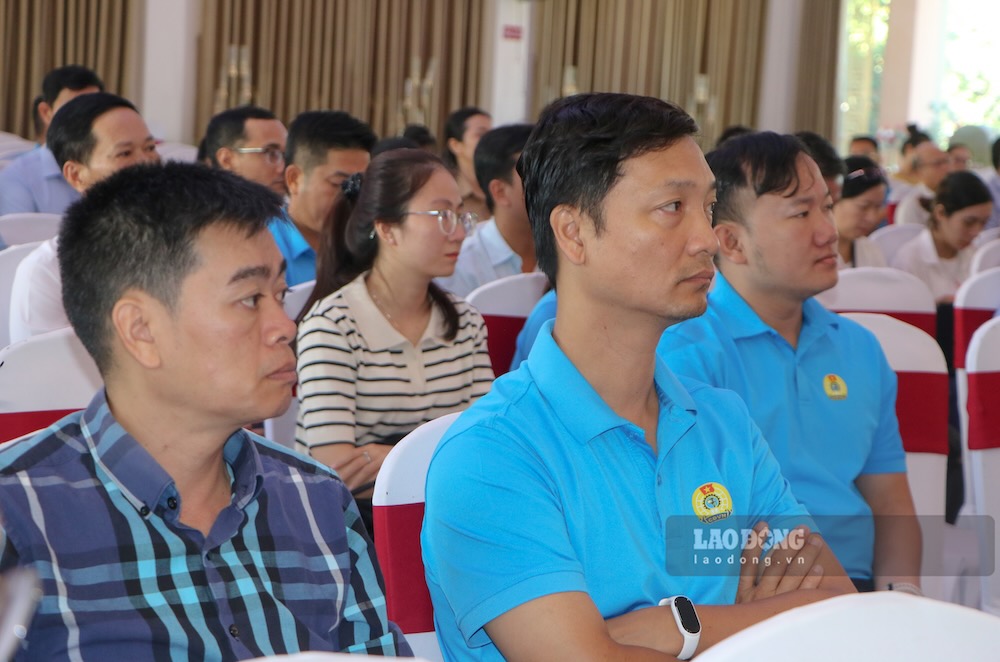 Các cán bộ Công đoàn tham dự hội nghị, cập nhật kiến thức và kỹ năng hoạt động Công đoàn. Ảnh: Nguyễn Luân