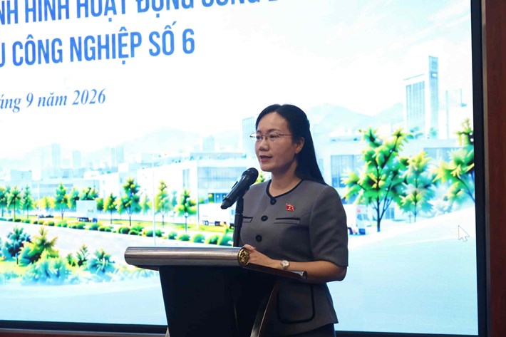 Bà Đỗ Thị Việt Hà - Ủy viên chuyên trách Ủy ban Pháp luật và Tư pháp của Quốc hội đánh giá cao công tác chăm lo đời sống vật chất, tinh thần cho đoàn viên, người lao động tại các doanh nghiệp trên địa bàn thành phố Bắc Ninh. Ảnh: Quyết Chiến.