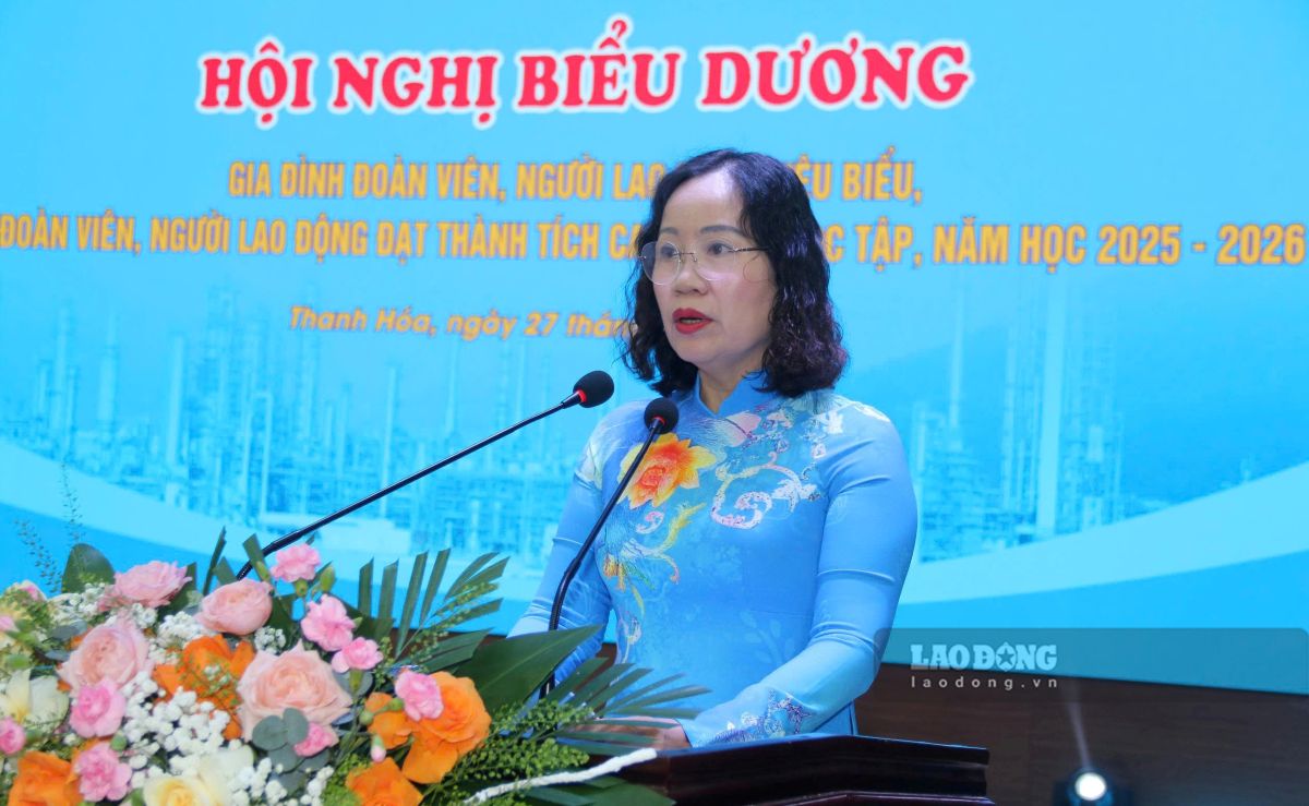 Bà Trịnh Thị Hoa - Phó Chủ tịch LĐLĐ tỉnh Thanh Hóa phát biểu khai mạc hội nghị. Ảnh: Quách Du (chụp ngày 27.9.2026)
