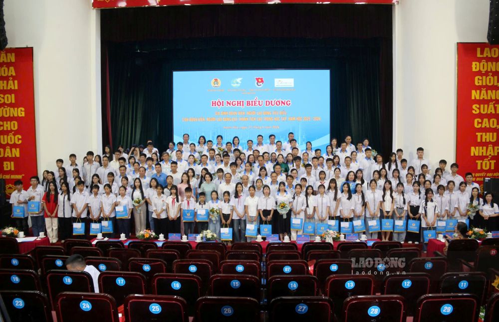 Thanh Hóa biểu dương 40 gia đình công nhân, khen thưởng 100 học sinh xuất sắc