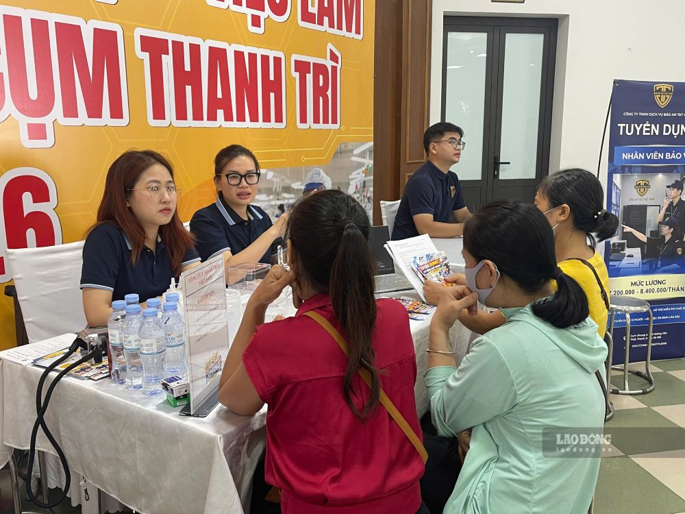 Nhiều doanh nghiệp sẵn sàng đào tạo lại cho lao động phổ thông để phù hợp yêu cầu công việc. Ảnh: Trần Vĩ Cường