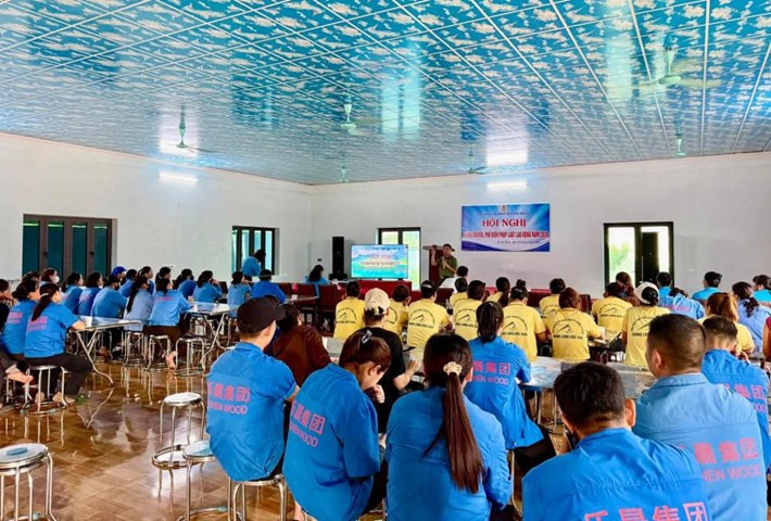 Công nhân dự hội nghị tuyên truyền kiến thức pháp luật. Ảnh: Công đoàn Thái Nguyên