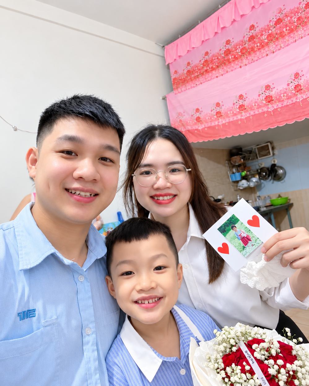 Những bức ảnh dự thi ghi lại tình yêu thương, sự gắn kết giữa các thành viên trong gia đình công nhân. Ảnh: Công đoàn Nghệ An đăng ngày 27.9