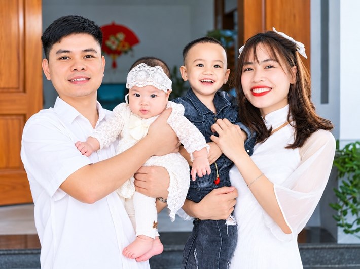 Khoảnh khắc hạnh phúc của gia đình công nhân được chia sẻ tại cuộc thi ảnh trực tuyến. Ảnh: Công đoàn Nghệ An đăng ngày 27.9