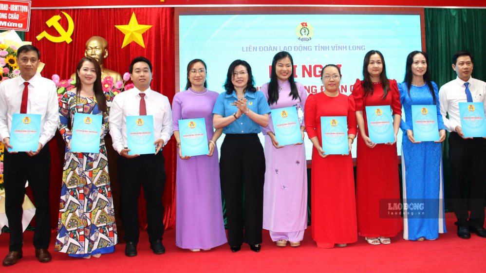 Công đoàn Vĩnh Long phát triển 1.036 đoàn viên mới