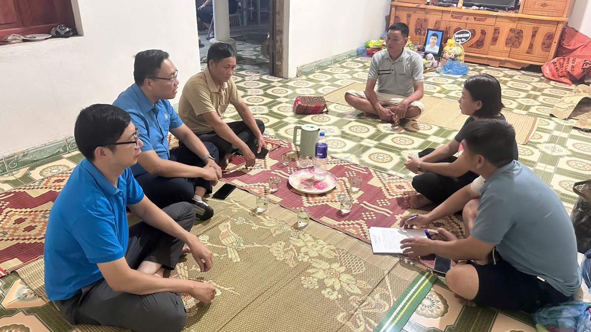 Công đoàn hỗ trợ gia đình 3 công nhân tử vong do tai nạn giao thông ở Hải Phòng