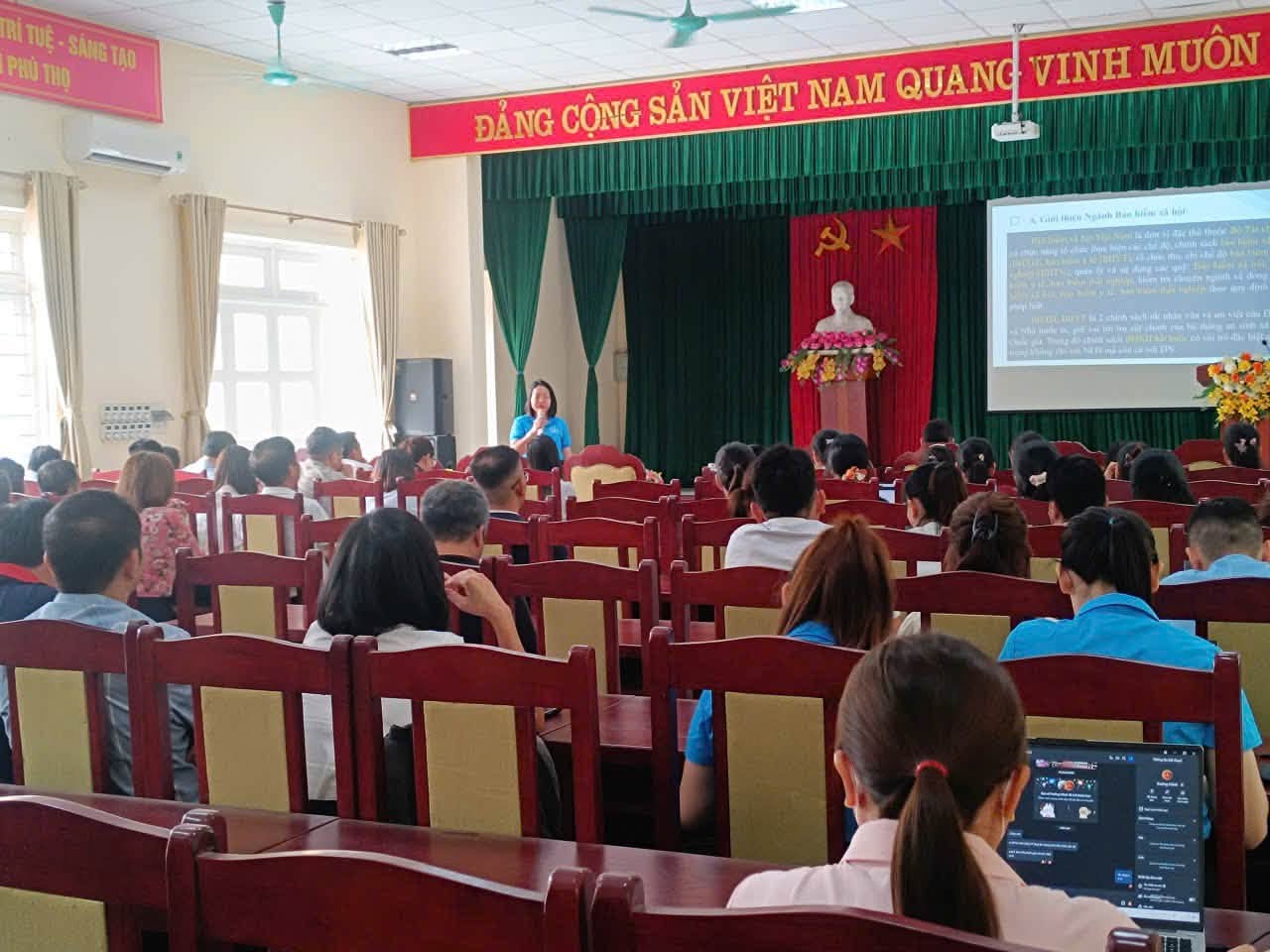 Chăm lo đời sống, đảm bảo an toàn cho người lao động ở Phú Thọ