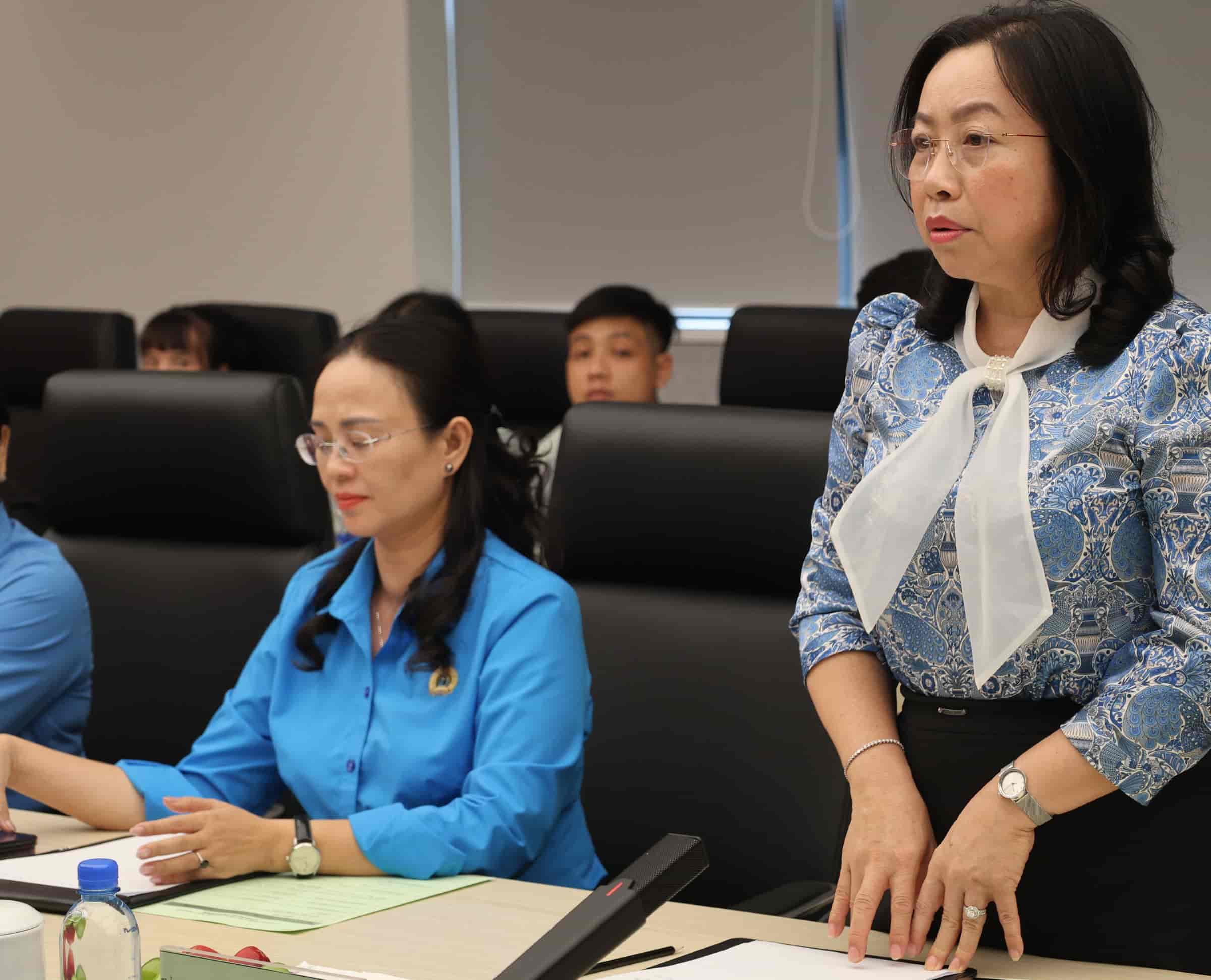 Bà Thái Thu Xương yêu cầu công đoàn cơ sở khuyến khích đoàn viên phát huy sáng kiến góp phần nâng cao năng suất lao động. Ảnh: Quyết Chiến.  
