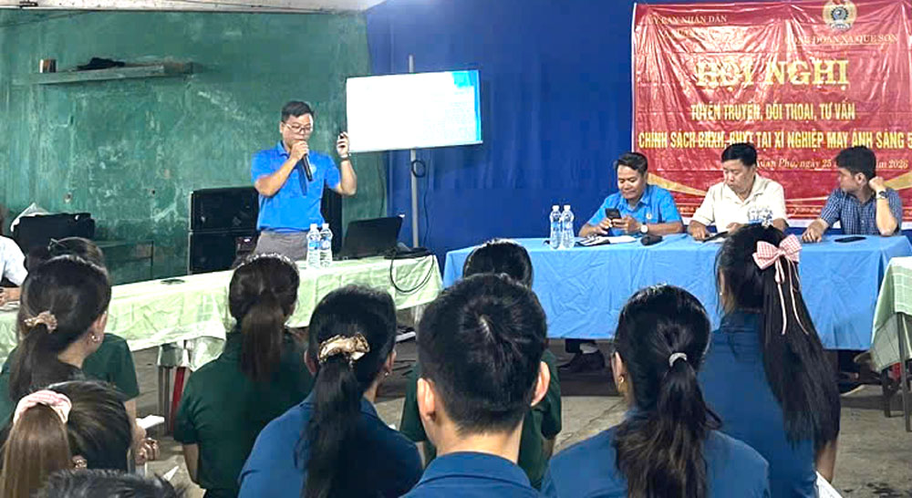 Công đoàn xã Quế Sơn, Đà Nẵng tổ chức tuyên truyền chính sách cho đoàn viên