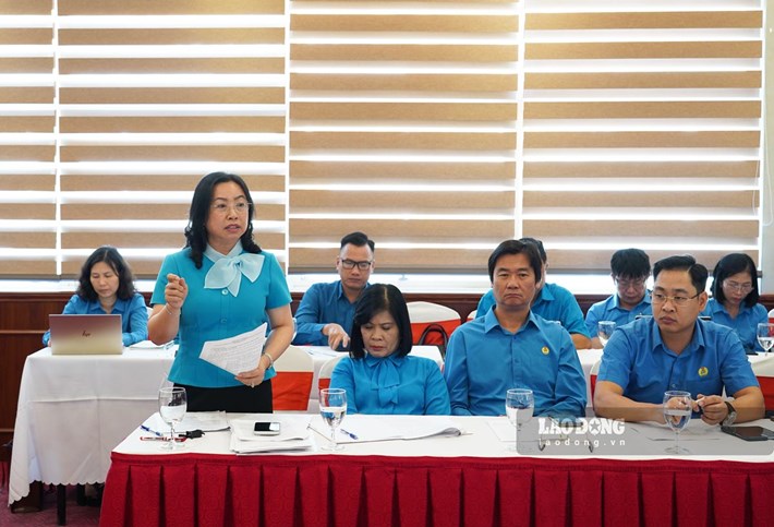 Phó Chủ tịch Tổng Liên đoàn Lao động Việt Nam Thái Thu Xương phát biểu tại thảo luận họp tổ. Ảnh: Đoàn Hưng