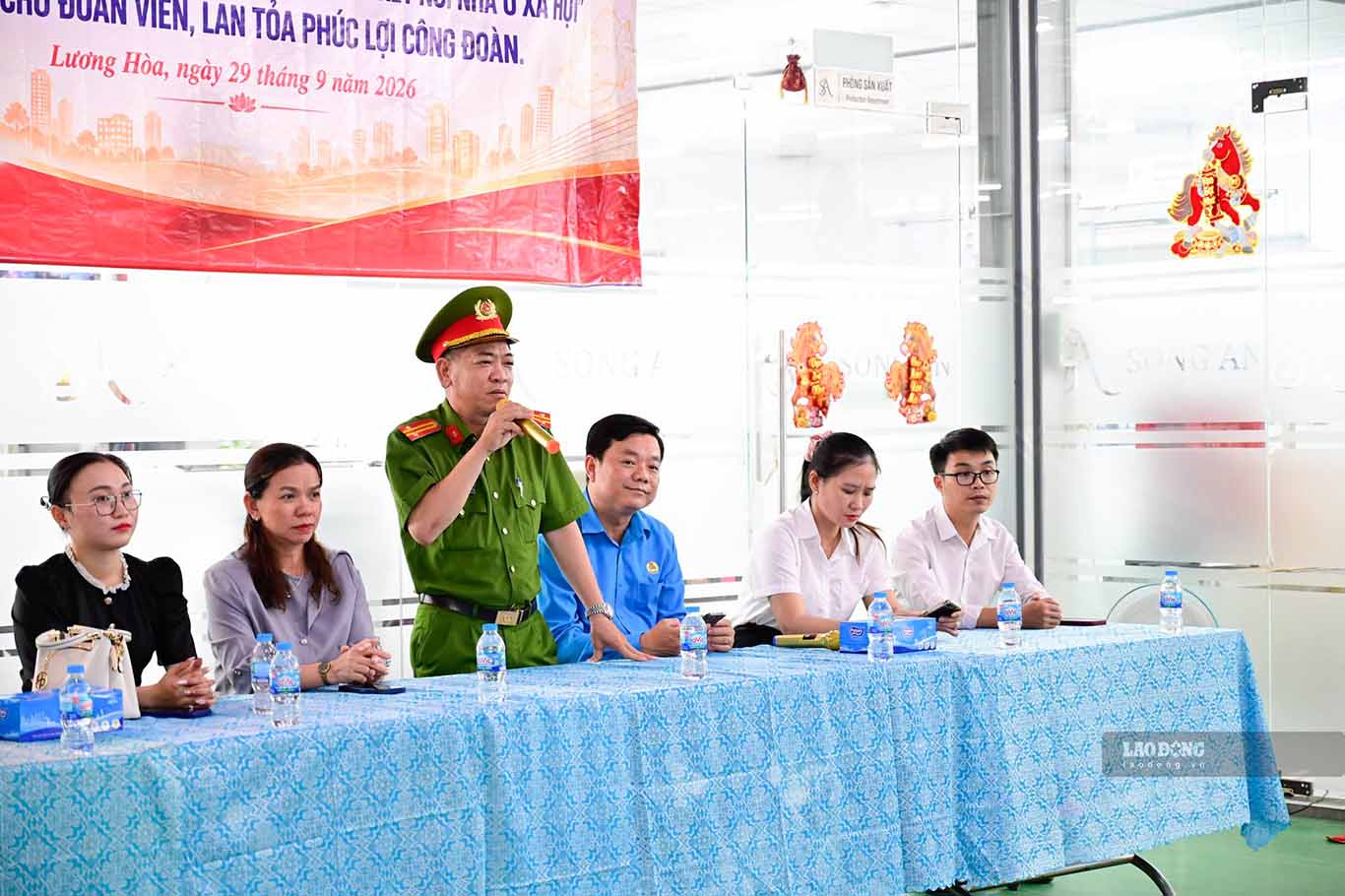 Công an xã Lương Hòa thông tin, tuyên truyền những phương thức, thủ đoạn hoạt động của một số loại tội phạm ngày 29.9. Ảnh: Huỳnh Du