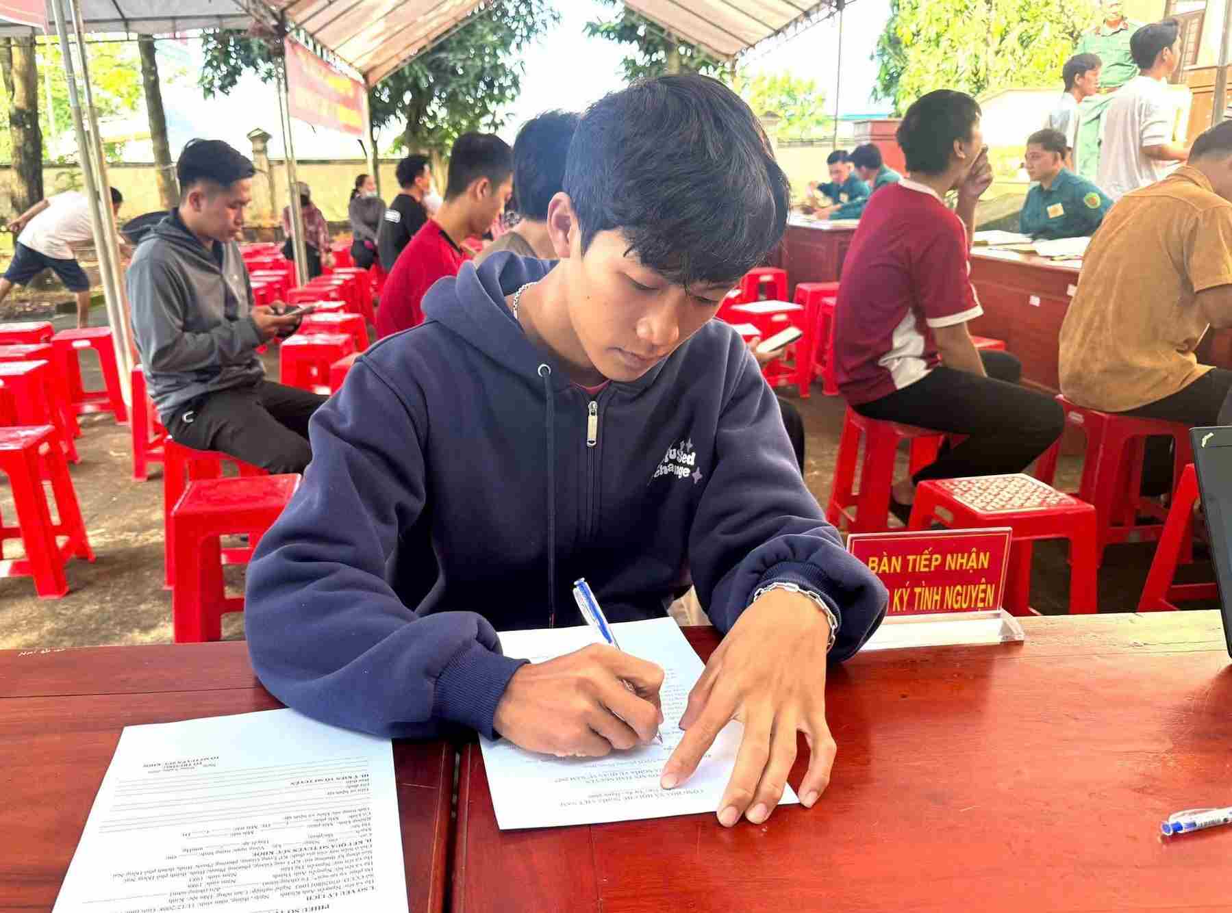 Một phường ở Đồng Nai có gần 30 thanh niên viết đơn tình nguyện nhập ngũ