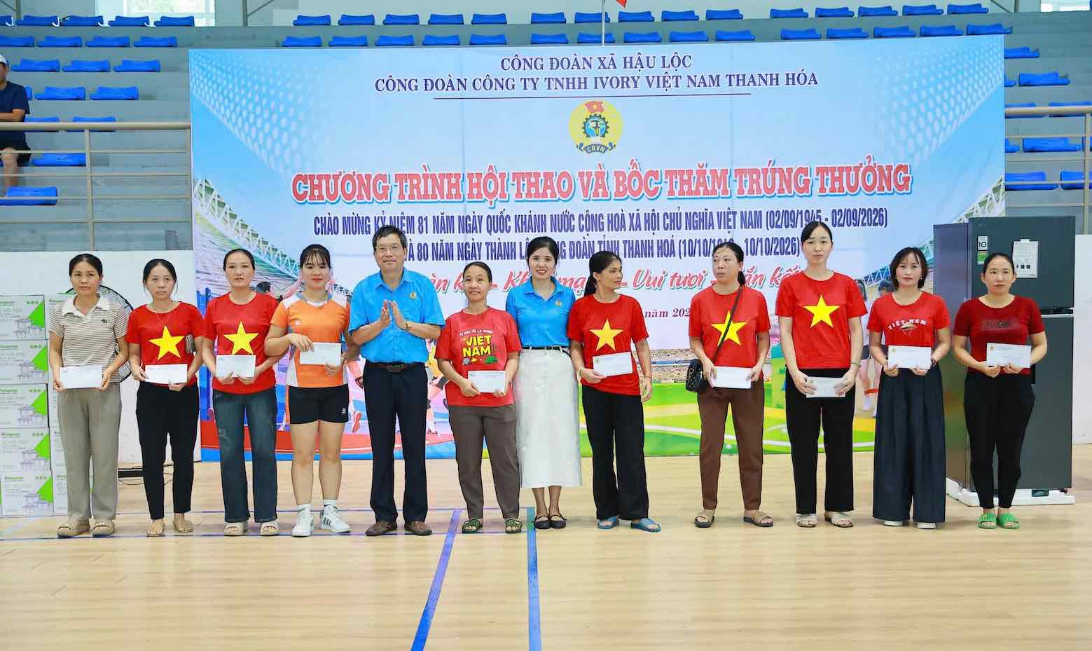 El Sindicato Ivory Vietnam Thanh Hoa organiza juegos deportivos y entrega regalos a los miembros del sindicato