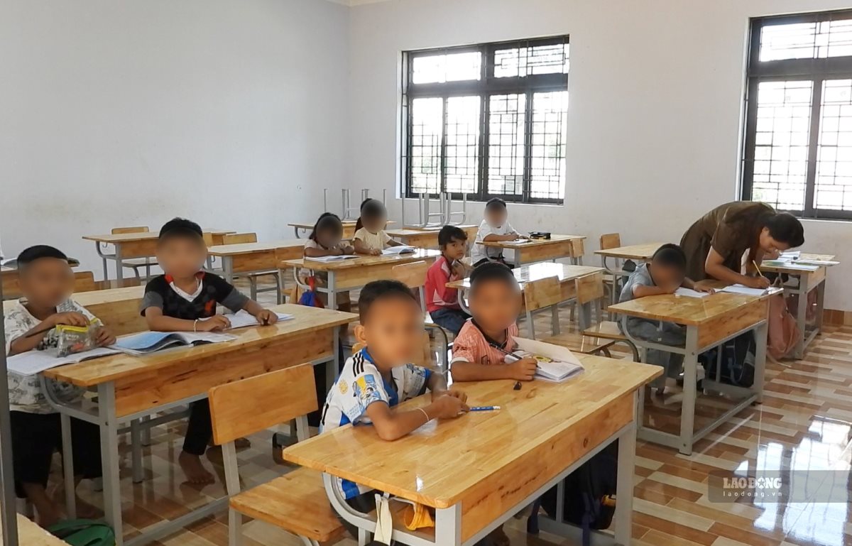 タムロンヴァン慈善社会基金は、ダクラク省の奥地の学生を支援することに貢献しています。