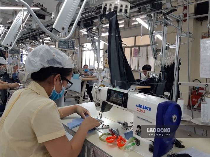 企業が労働者に知らせずに、労働者の個人データを収集するカメラを秘密裏に設置した場合、最大7000万ドンの罰金が科せられる可能性があります。写真:ナム・ズオン