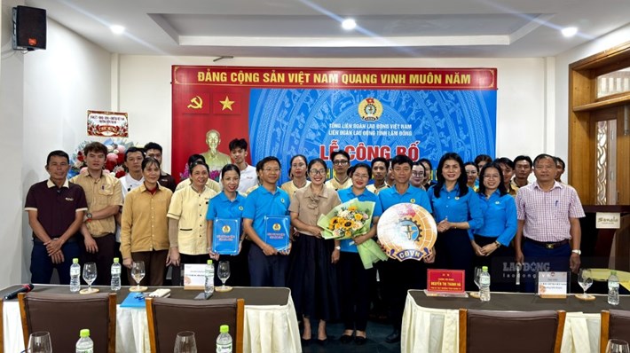 Công đoàn cơ sở Công ty TNHH Du lịch Phương Đông được thành lập với 102 đoàn viên, ngày 30.9. Ảnh: Duy Tuấn