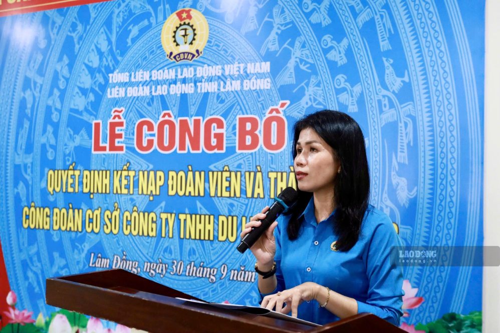 Chủ tịch Công đoàn phường Tiến Thành Đào Thị Hà Ny phát biểu giao nhiệm vụ cho Ban chấp hành công đoàn cơ sở lâm thời, ngày 30.9. Ảnh: Duy Tuấn