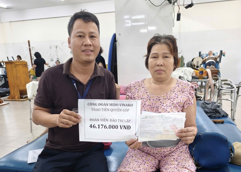 Sedo Vinako Trade Union supports more than 97 million VND for union members in distress