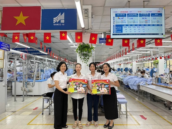 Awarding English reading markers to workers in difficult circumstances
