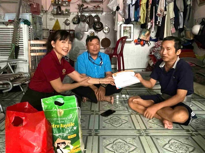 Công đoàn hỗ trợ đoàn viên gặp khó khăn ở TPHCM. Ảnh: Tổ Công tác quản lý địa bàn số 4 cung cấp