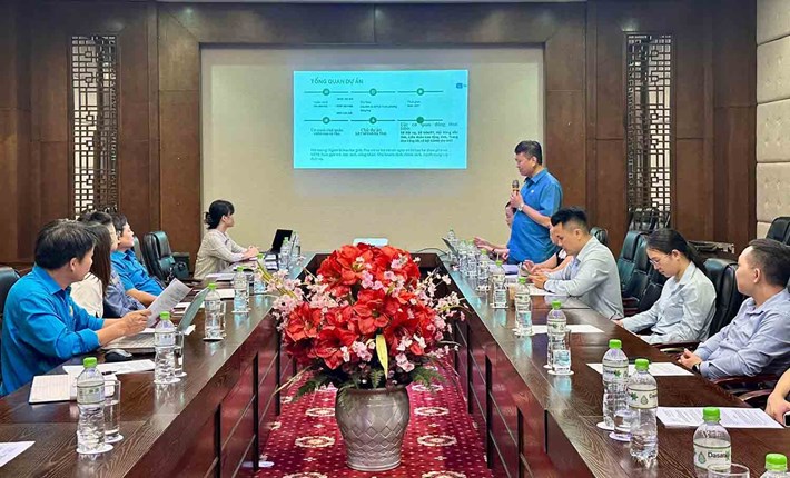 LĐLĐ tỉnh Hà Tĩnh hướng dẫn nâng cao năng lực phòng ngừa, ứng phó bạo lực trên cơ sở giới tại Khu kinh tế Vũng Áng. Ảnh: Công đoàn Hà Tĩnh