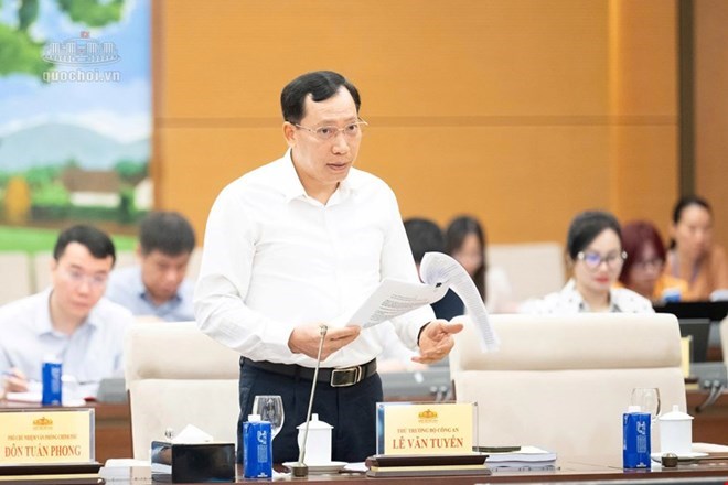 Thượng tướng Lê Văn Tuyến - Ủy viên Trung ương Đảng, Thứ trưởng Bộ Công an cho biết, việc thí điểm hệ thống truyền tin, báo cháy từ xa ở Bắc Ninh rất hiệu quả. Ảnh: Quochoi.vn
