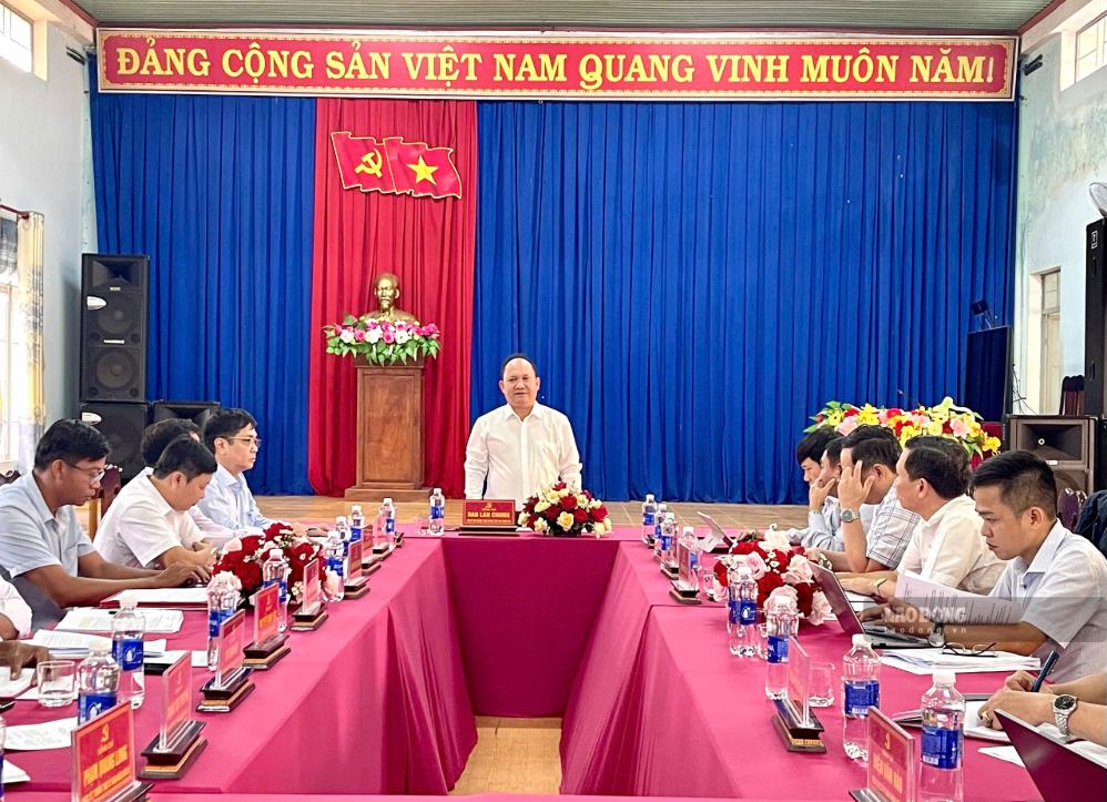 Đối thoại trực tiếp tại cơ sở để nắm chắc tình hình dư luận và giải quyết khó khăn, vướng mắc của người dân. Ảnh: Thanh Tuấn 
