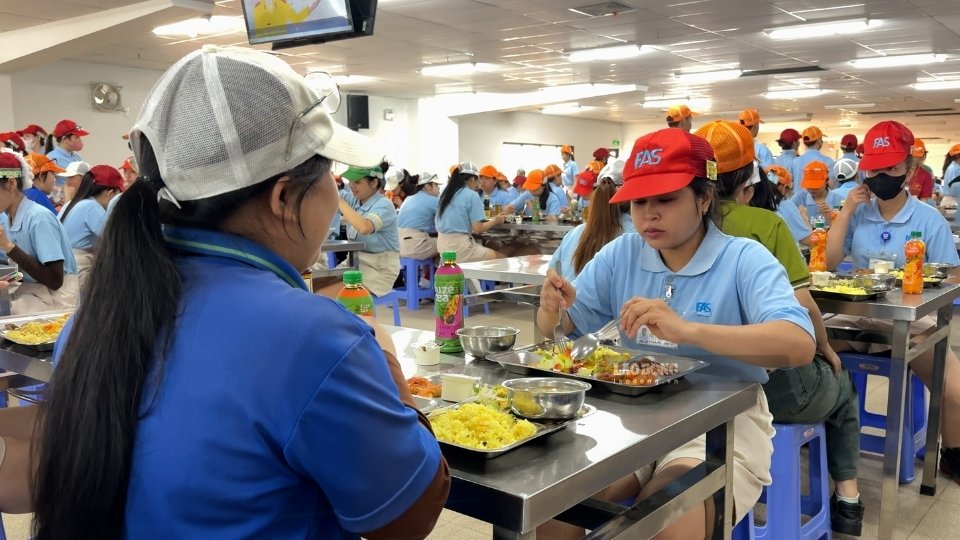 Bữa cơm Công đoàn góp phần xây dựng môi trường làm việc đoàn kết, gắn bó. Ảnh: Hoàng Lộc