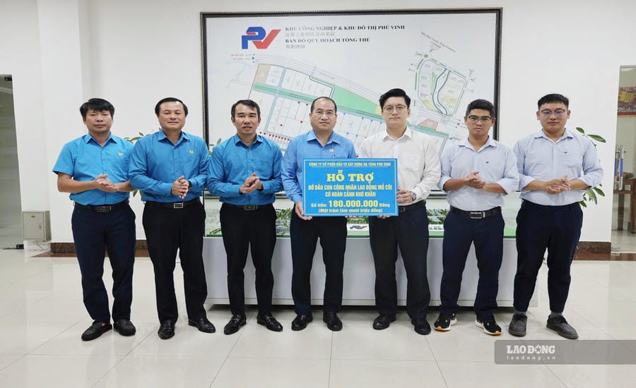 Ha Tinh Provincial Labor Federation actively connects and sponsors orphans on the occasion of the new school year