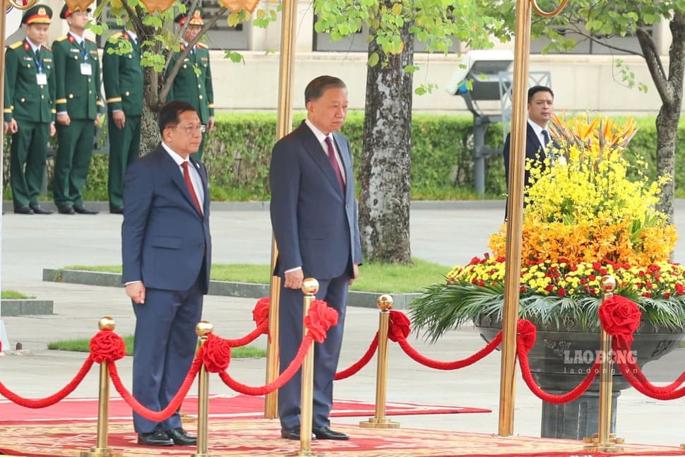 Tổng Bí thư, Chủ tịch nước Tô Lâm và Tổng thống Myanmar Min Aung Hlaing tại lễ đón chính thức. Ảnh: Hải Nguyễn