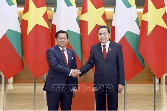 Ủy viên Bộ Chính trị, Chủ tịch Quốc hội Trần Thanh Mẫn hội kiến Tổng thống nước Cộng hòa Liên bang Myanmar Min Aung Hlaing. Ảnh: TTXVN