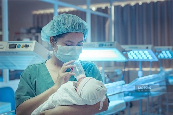 Bộ Nội vụ phản hồi thắc mắc của bạn đọc về thời gian nghỉ thai sản khi sinh đôi con thứ hai. Ảnh: Hà Lê