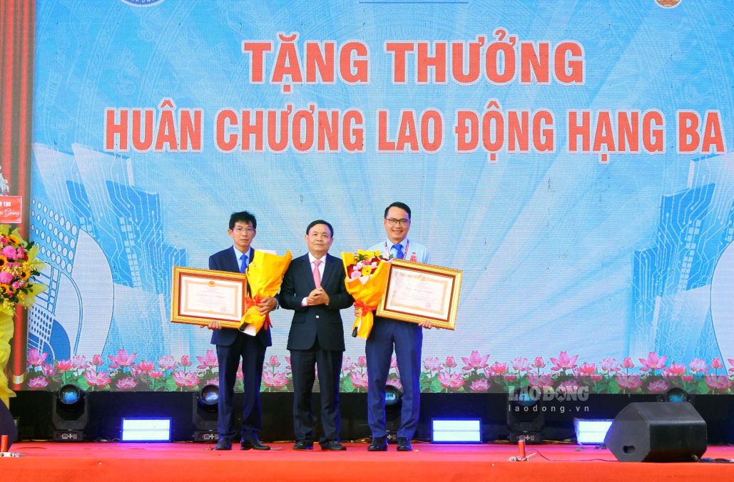 Mekong Delta lecturers sow 50 charity programs