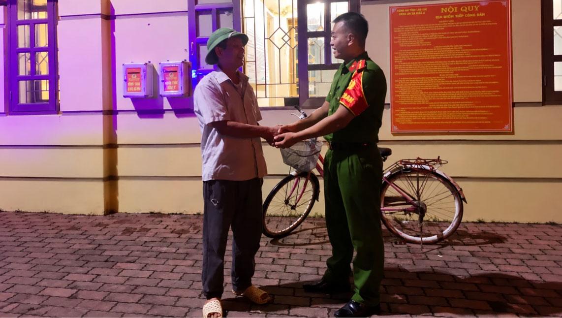 Cụ ông 70 tuổi đạp xe đi thăm con gái rồi lạc gần 100km