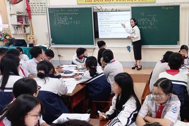 Phụ huynh, học sinh Hà Tĩnh không phải viết đơn xin miễn, giảm học phí. Ảnh: Trần Tuấn