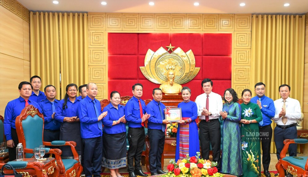 Gắn kết tình hữu nghị Nghệ An - Viêng Chăn