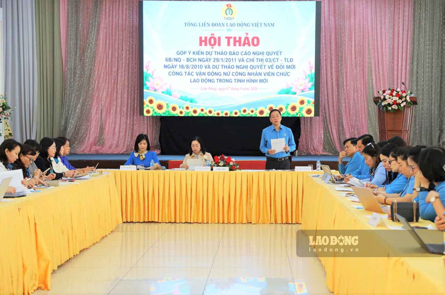 Quang cảnh hội thảo góp ý dự thảo nghị quyết về đổi mới công tác vận động nữ công nhân, viên chức, người lao động. Ảnh: Nguyễn Hùng 