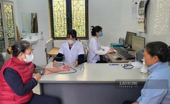Người dân khám sức khỏe tại Trạm Y tế xã Yên Cường, tỉnh Ninh Bình. Ảnh: Nguyễn Trường