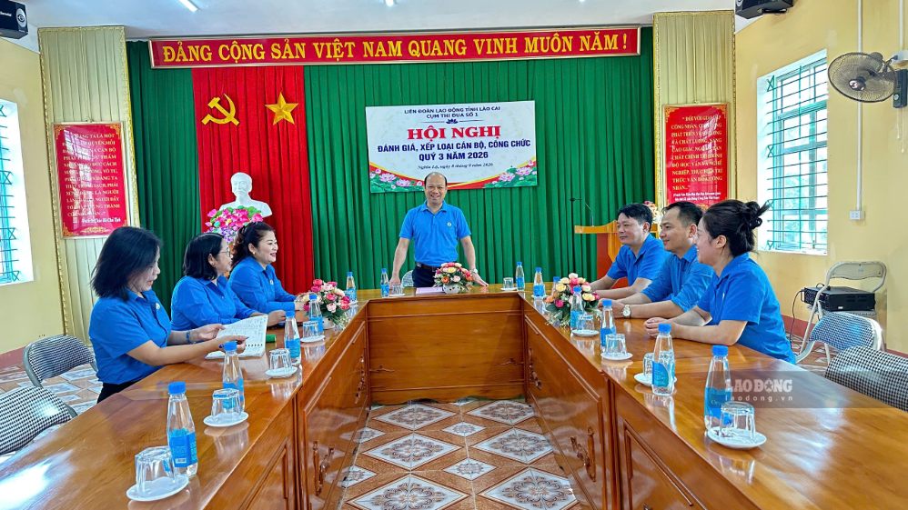 Lao Cai assesses trade union officials associated with work efficiency