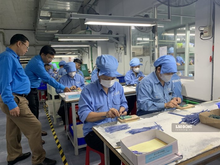 Lãnh đạo Công đoàn tỉnh Đắk Lắk đến thăm hỏi, động viên đời sống công nhân lao động. Ảnh: Kim Chi (chụp tháng 5.2026)