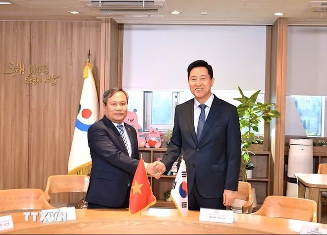 Chủ tịch UBND thành phố Hà Nội Vũ Đại Thắng làm việc với Thị trưởng Seoul Oh Se-hoon. Ảnh: TTXVN