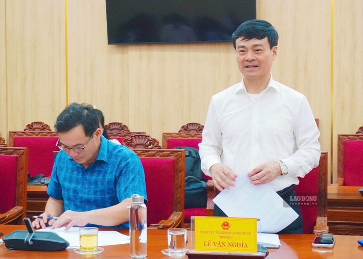 Ông Lê Văn Nghĩa - Phó Chủ tịch Tổng Liên đoàn Lao động Việt Nam - phát biểu tại buổi làm việc với lãnh đạo UBND tỉnh Quảng Ngãi ngày 8.9. Ảnh: Viên Nguyễn
