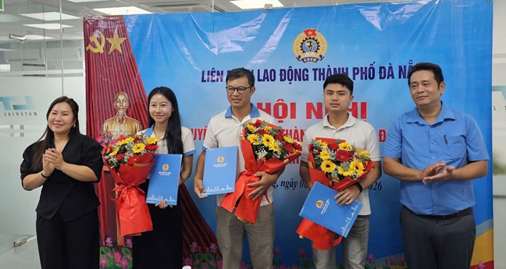 Liên đoàn Lao động thành phố Đà Nẵng công bố quyết định thành lập CĐCS Công ty TNHH LTD Material Fab với 21 đoàn viên. Ảnh: Công đoàn Đà Nẵng
